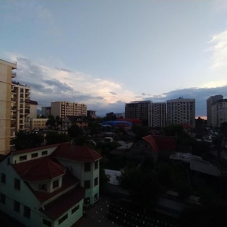 Aura On Turusbekova Street 124 Appartement Bisjkek Buitenkant foto