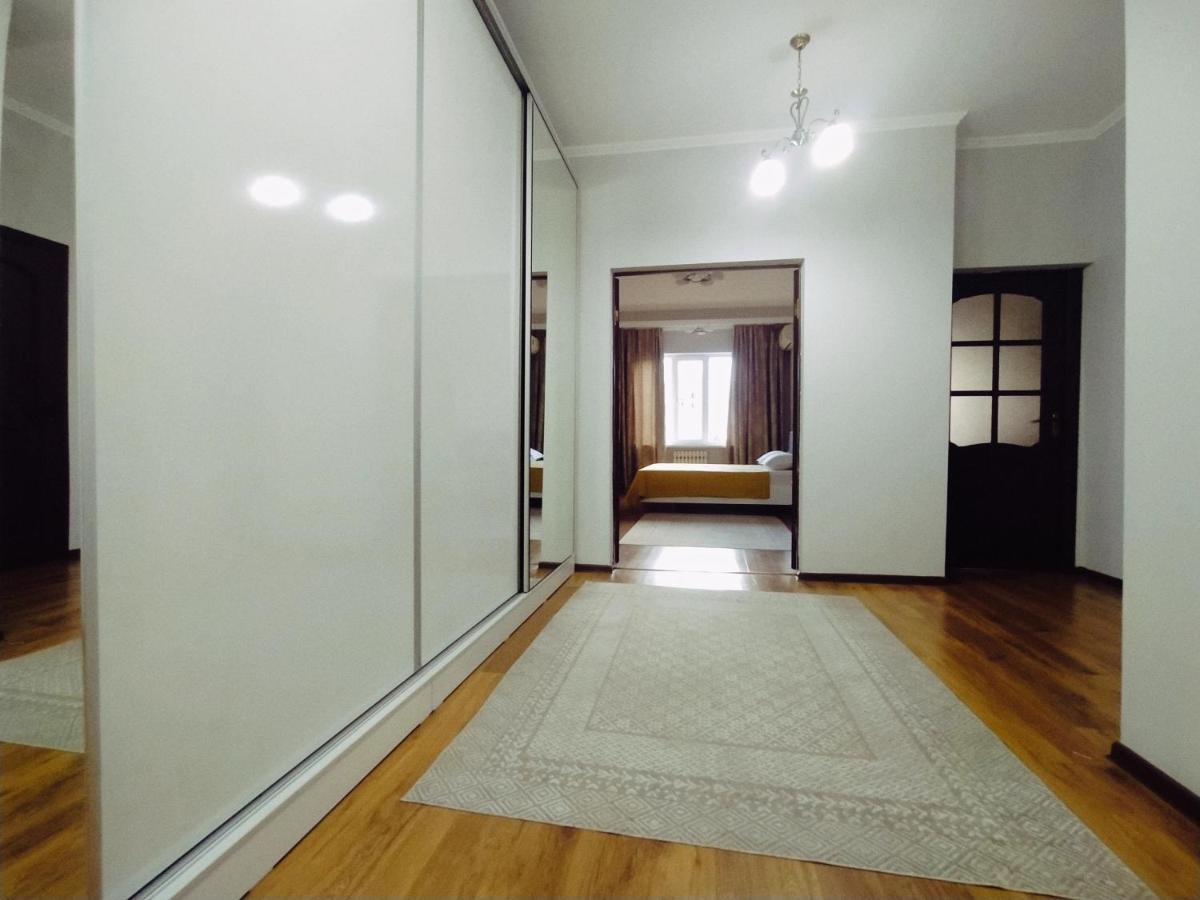 Aura On Turusbekova Street 124 Appartement Bisjkek Buitenkant foto
