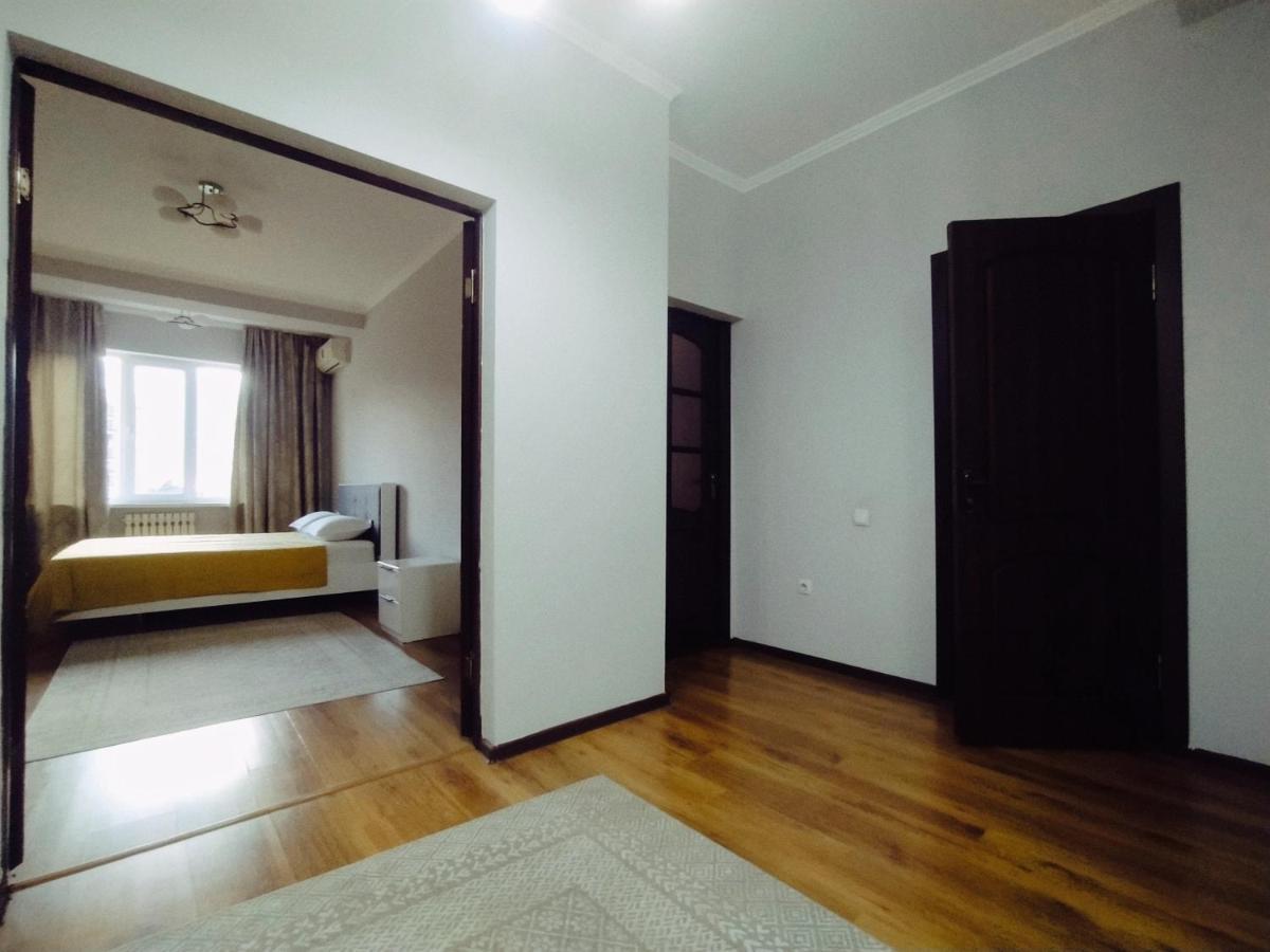 Aura On Turusbekova Street 124 Appartement Bisjkek Buitenkant foto