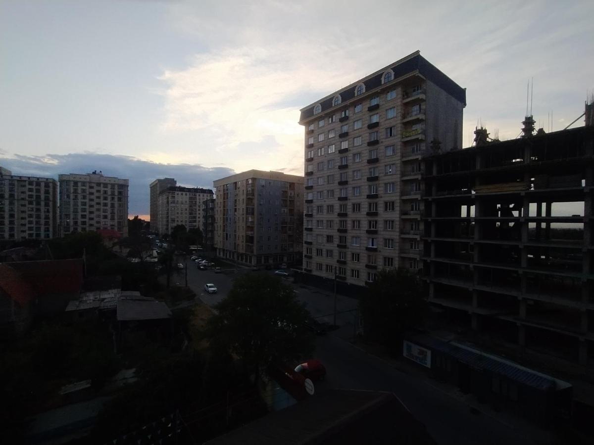 Aura On Turusbekova Street 124 Appartement Bisjkek Buitenkant foto