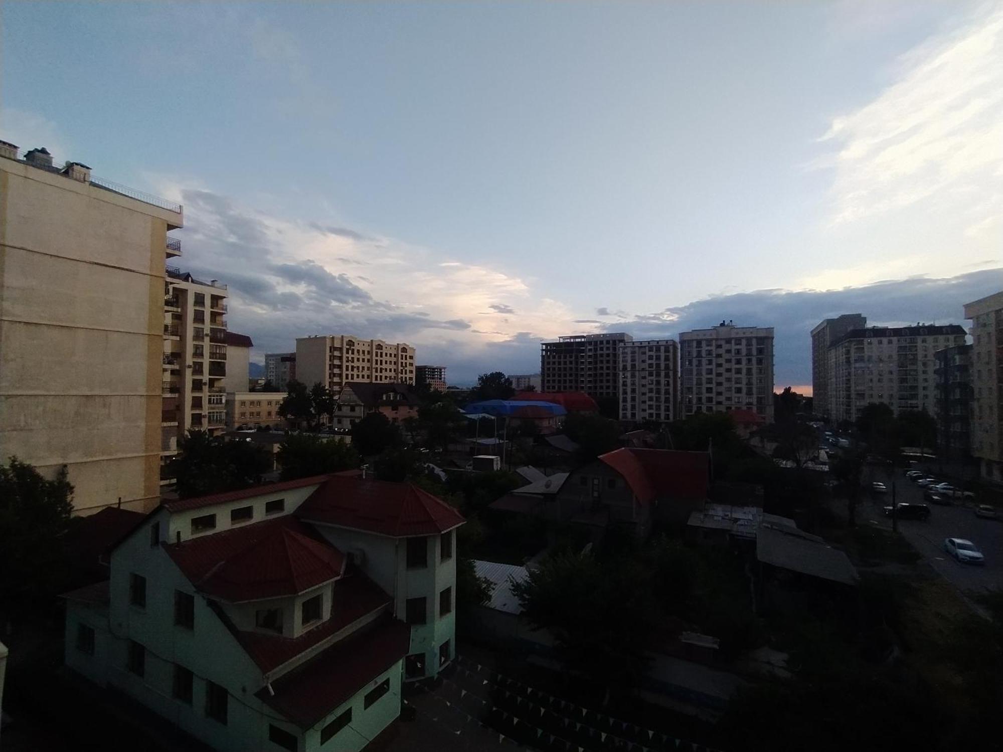 Aura On Turusbekova Street 124 Appartement Bisjkek Buitenkant foto